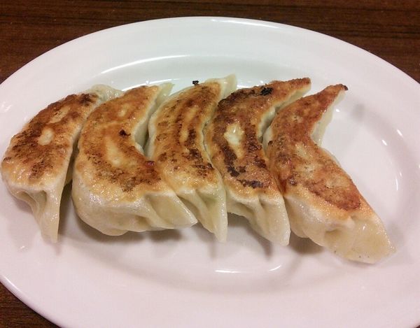 「餃子　２７０円(税別)」@龍味 横浜トーヨー街店の写真