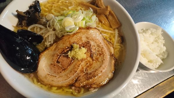 「みそラーメン、大盛、サービスライス」@サッポロラーメン エゾ麺ロックの写真