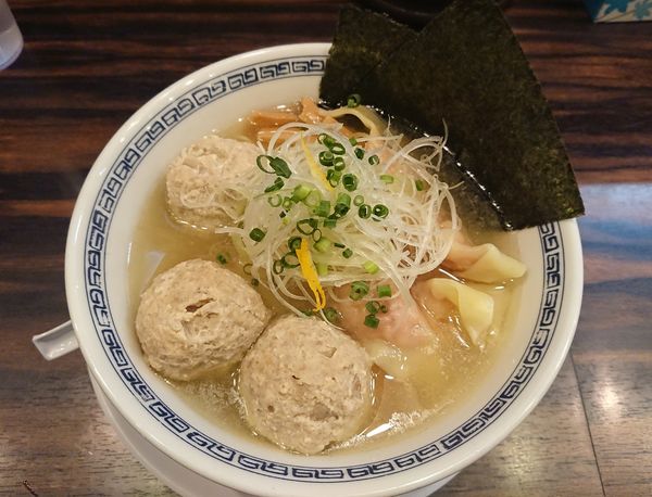 「塩ラーメン＋ワンタン」@稲荷屋の写真