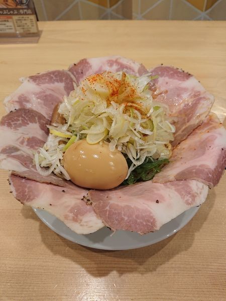 「ピリ辛ピストル全部乗せ」@ラーメン大戦争の写真