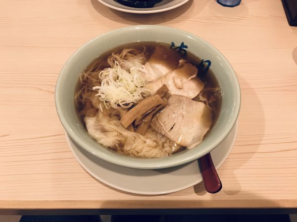 「ワンタンメン大盛り」@ワンタンメンの満月 三鷹店の写真