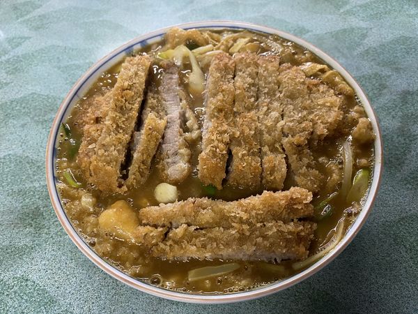 「カレーラーメン大盛り＋カツのせW＋ご飯（大）」@食堂 二葉の写真