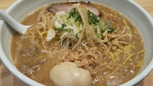 「みそラーメン＋大盛＋味玉（開店サービス）」@あさひ町内会の写真