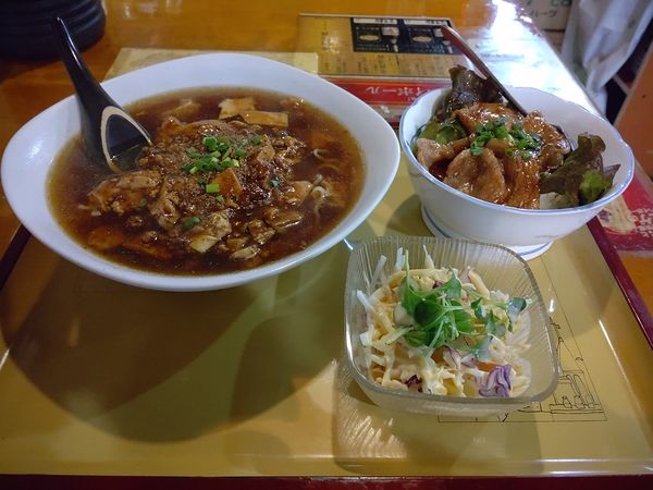 「Eランチ(マーボー麺＋豚ロース生姜焼丼)880円」@天津飯店の写真