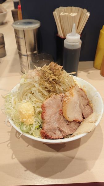 「まぜそば大(400g) 野菜  ニンニク  油  ガリマヨ」@鷹の目 蒲田店の写真