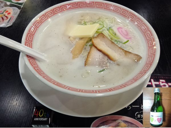 「ホワイトチョコレートらーめん　チロルチョコ、日本酒付６４０円」@幸楽苑 大宮本郷店の写真