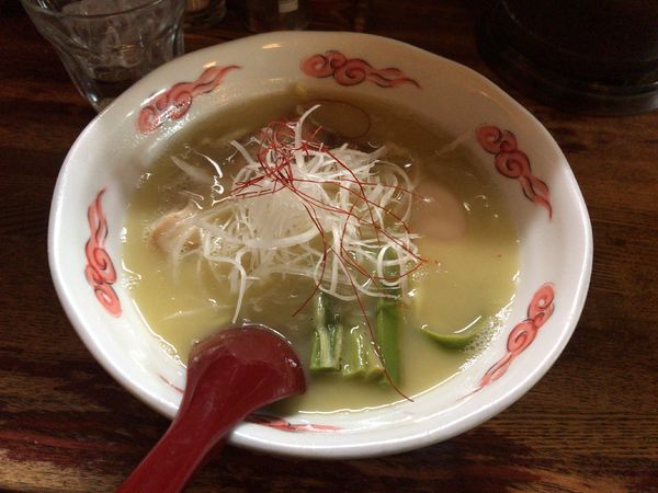 「鶏白湯らーめん玉子入り」@麺・酒処 ぶらりの写真