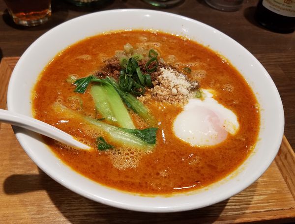 「日式汁あり担々麺 温玉入り(辛さ4・痺れ4)¥980」@六坊担担面の写真