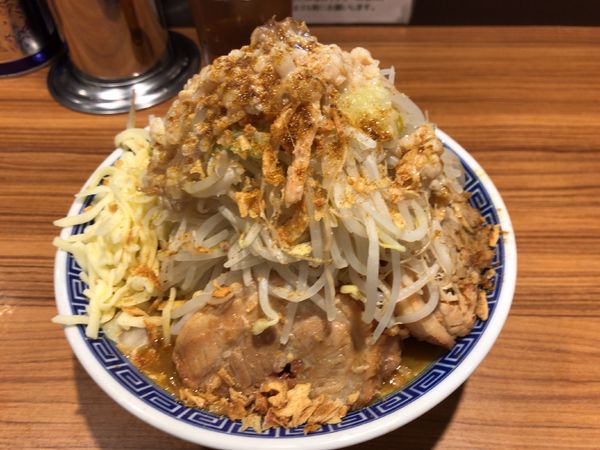 「ラーメン(全部)+カレーに変身+豚1枚 1020円」@びんびん豚の写真