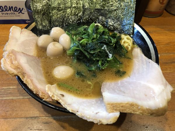 「チャーシュー麺固め多め 味うずら」@末廣家の写真