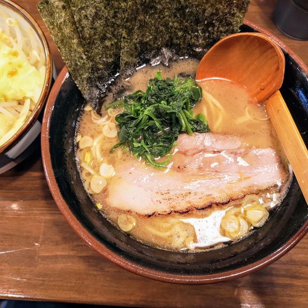 「ラーメン小720円+野菜150円」@横濱家系ラーメン 横田家の写真
