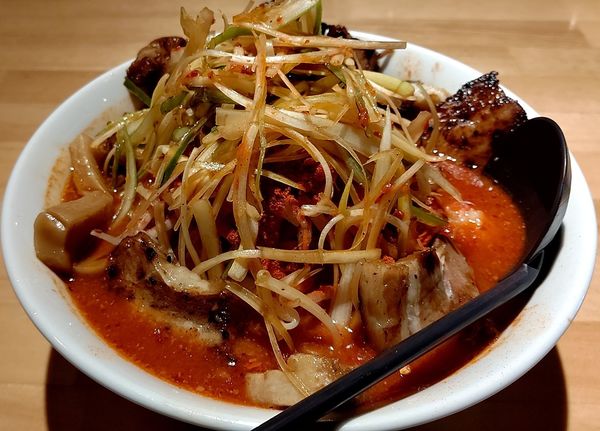 「鬼辛みそチャーシュー麺 辛ねぎ&ニンニク」@麺や 松の写真