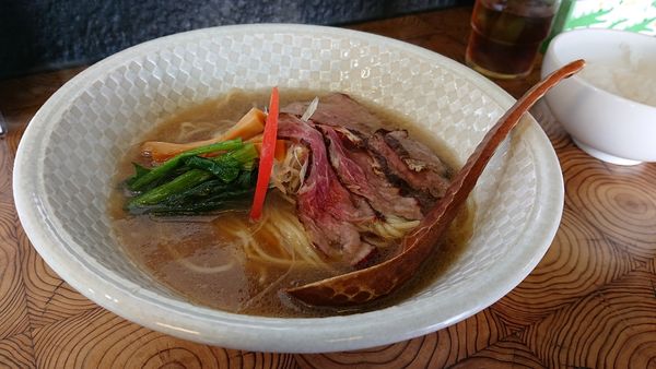 「牛骨ラーメン醤油780円+半ライス100円」@麺榮 王様のラーメンの写真
