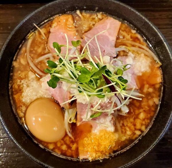 「魚介豚骨ラーメン全部のせ」@らぁ麺 ゆら吉の写真