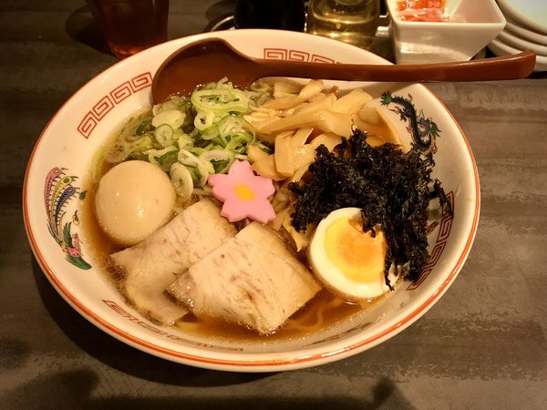 「醤油ラーメン全部のせ」@喜多方らーめん 蔵まちの写真