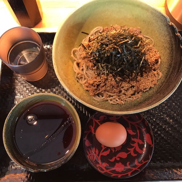 「冷たい肉蕎麦（たまご付）」@Always SO-BAの写真