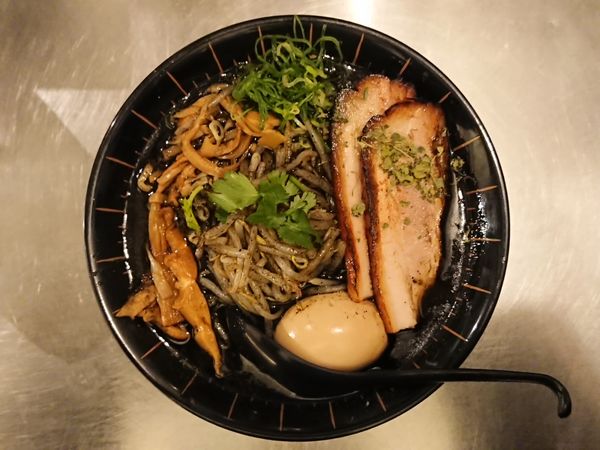 「天空＋味玉」@スパイスらぁめん釈迦の写真