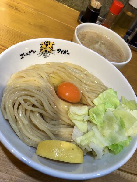 「タイガーつけ麺塩￥800＋中盛￥50￥＋生玉子￥50」@ゴールデンタイガーの写真