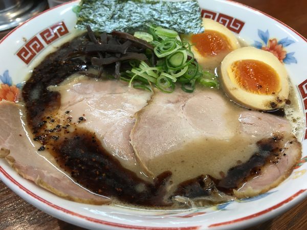 「濃厚ラーメン黒(細麺)/キムチャーシュー丼/替え玉(普通)」@ラーメンかなやの写真