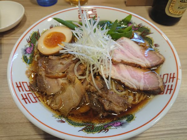 「特製醤油980円＋赤星(アテ付き)」@くじら食堂bazar 三鷹店の写真