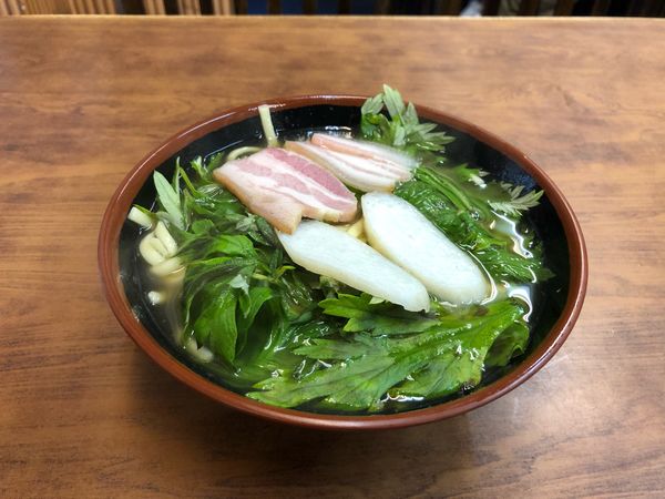 「沖縄そば＋ふーちば　550円＋50円」@うちなーすば ヤージ小の写真