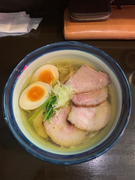 「しおチャーシュー麺TP味玉」@らーめん奏の写真
