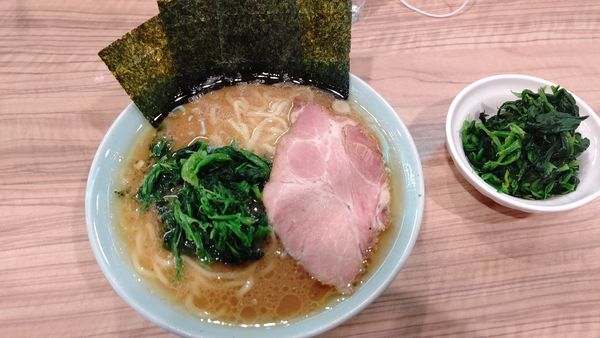 「ラーメン+ほうれん草」@ラーメン 清水家の写真