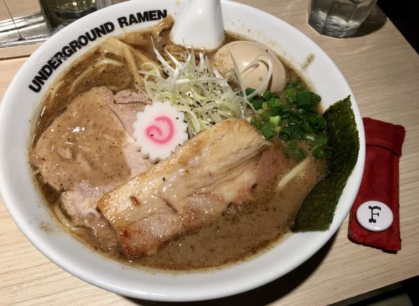 「特製ラーメンM」@TOKYO UNDER GROUND RAMEN 頑者の写真