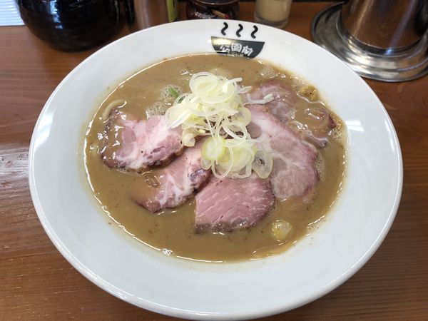 「濃厚魚介らーめんプラスTPチャーシュー」@公園前の写真