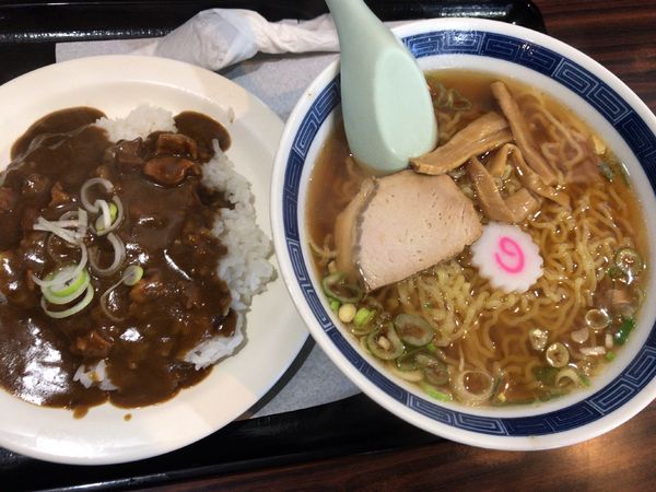 「ラーメン半カレーセット500円」@もりや食堂の写真