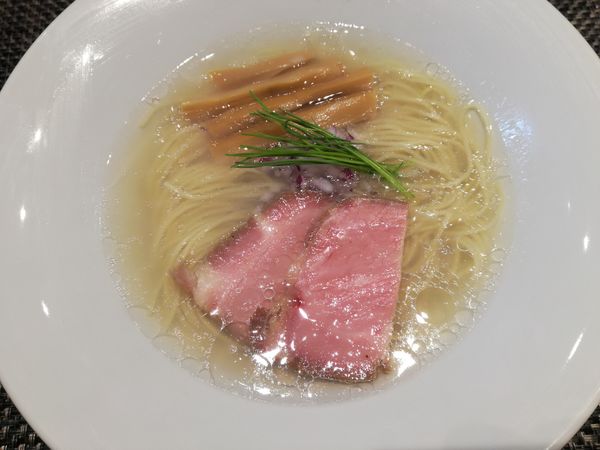 「宍道湖しじみ中華蕎麦(塩):850円」@宍道湖しじみ中華蕎麦 琥珀 東京本店の写真