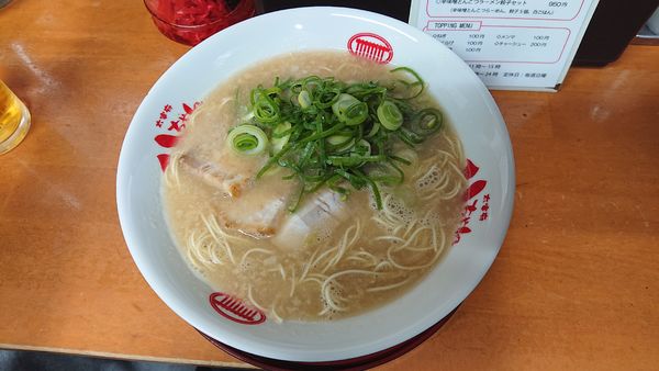 「とんこつラーメン650」@太宰府八ちゃんラーメン 博多駅前3丁目店の写真