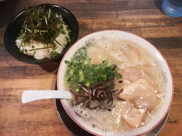 「チャーシューごはんセット(かためん、中)+味玉+替玉」@博多一丁の写真