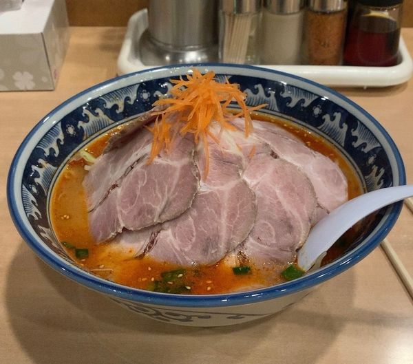 「L辛味噌チャーシュー 太麺」@めん丸 仁戸名店の写真