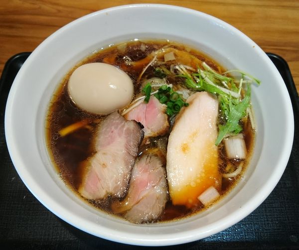 「鶏そば(醤油)＋味玉」@つけめん・らーめん・煮干そば 金狼の写真