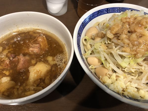 「つけ麺ヤサイアブラマシニンニク少しうずら」@ラーメン ゼンゼンの写真