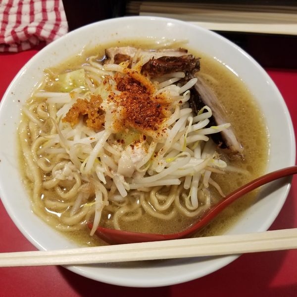 「極太麺濃厚背脂豚骨ラーメン（インスパイア麺）」@ラーメン大中 BAL横店の写真
