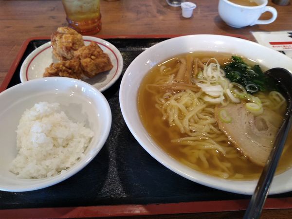 「ラーメン (塩) 唐揚げセット 800円」@らーめん しせん 相老駅店の写真