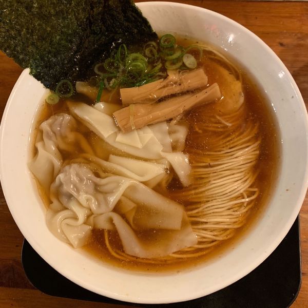 「中華そば700円＋ワンタン250円＋九条ねぎ160円＋替玉120」@麺や食堂 本店の写真