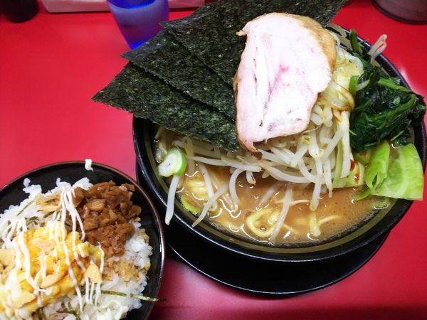 「野菜ラーメン（野菜大盛り）＋玉子まぶし　800＋180円」@家系ラーメン 王道家の写真