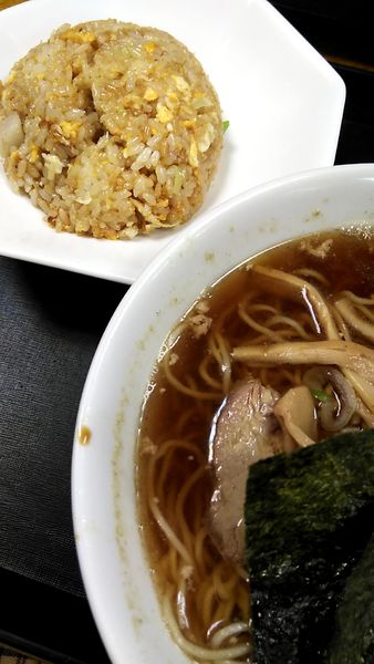 「支那そば　半チャーハンセット」@御食事処 志野の写真