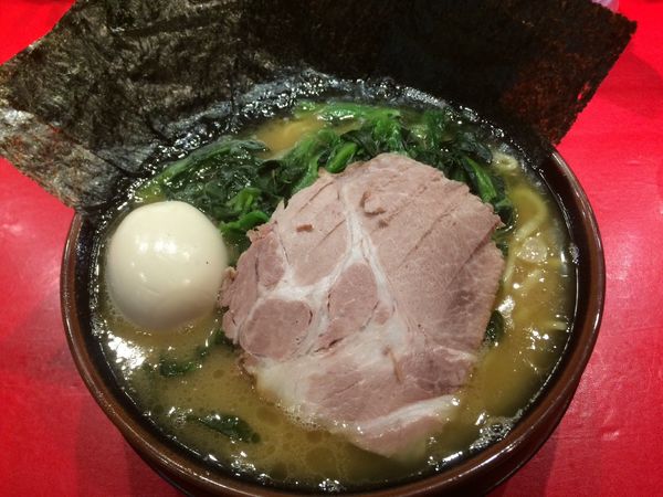 「並¥700、れんそう、海苔、味玉各¥100」@横浜家系らーめん 山崎家の写真