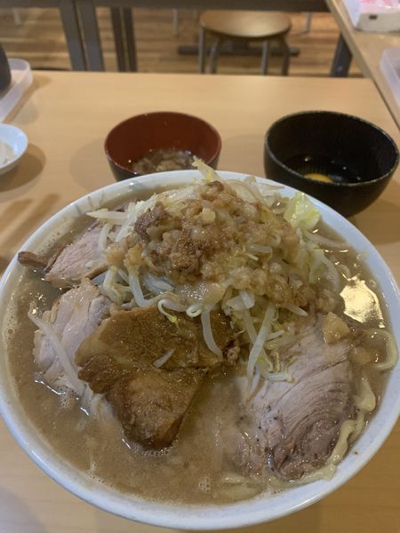 「豚ラーメン　ニンニク　ヤサイ　アブラ」@俺の生きる道 つくば店の写真