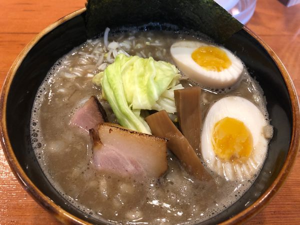 「【偶数月限定】煮干とりとんこつラーメン＋玉子」@鮫麺房 さのすけの写真