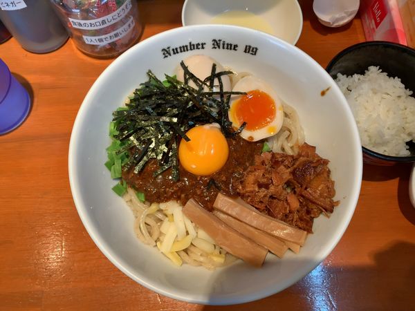 「油そばブラック＋生たまご」@麺Dining Number Nine 09の写真