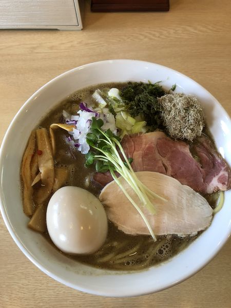 「濃厚煮干そば(限定)850円➕味玉(無料クーポン)」@つけ麺 いな月の写真