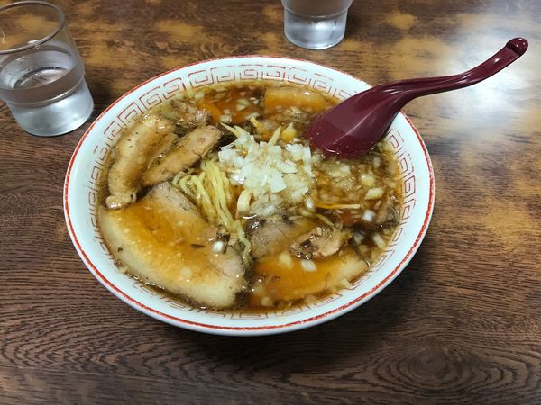 「チャーシュー麺750円、薬味多め」@ラーメン 天一の写真