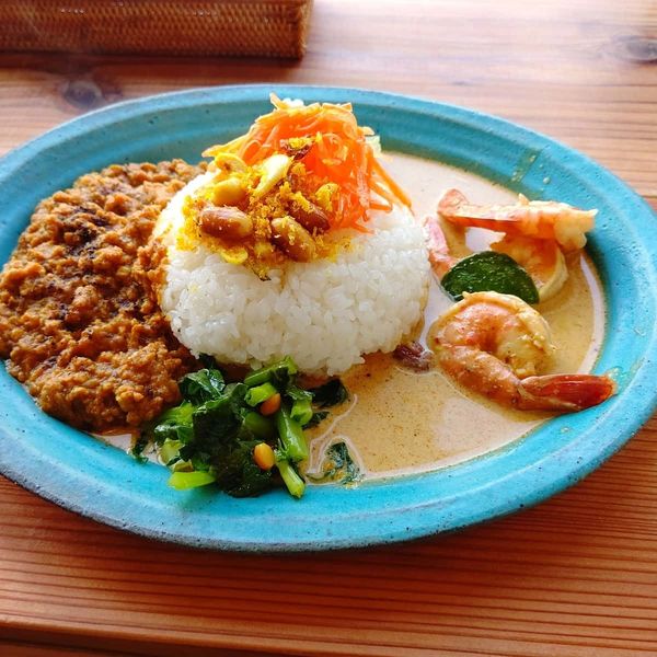 「2種盛りカレー(タイ風エビのココナッツ＋キーマー)1485円」@カレースタンド バイマイの写真