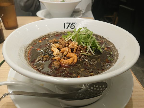 「汁あり黒ごま担々麺シビれる」@175°DENO担担麺 TOKYOの写真