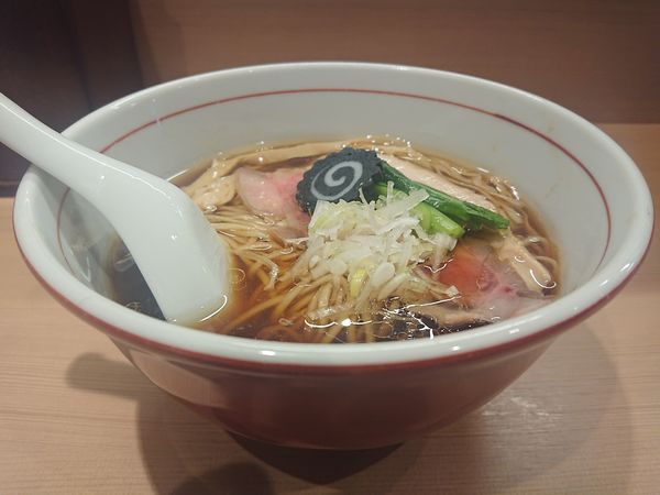 「醤油らぁ麺」@らぁ麺 くろ渦の写真